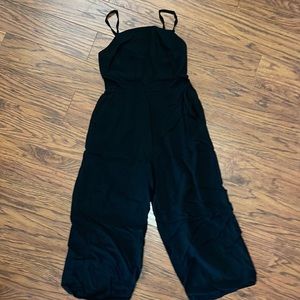 Women’s Old Navy romper capri with adjustable straps. New never worn/no tags.